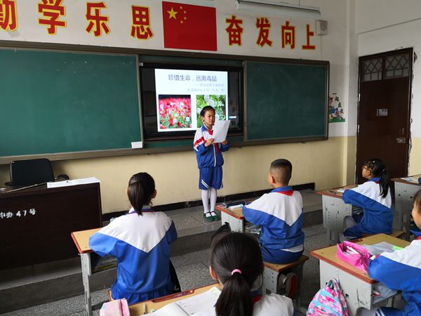 位奇中心小学.jpg