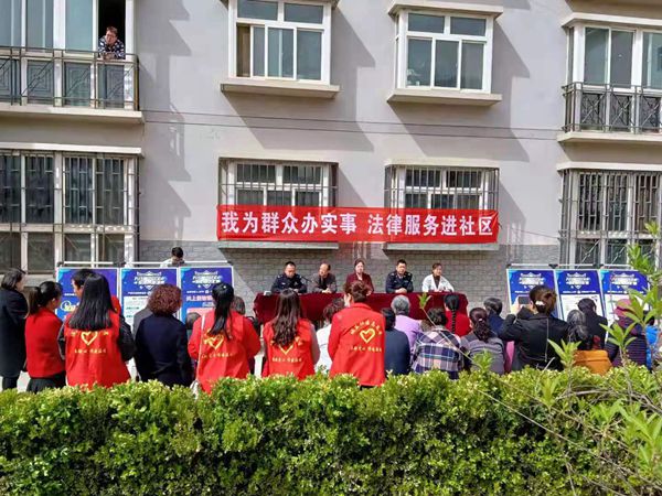 1进社区宣传禁毒知识.jpg